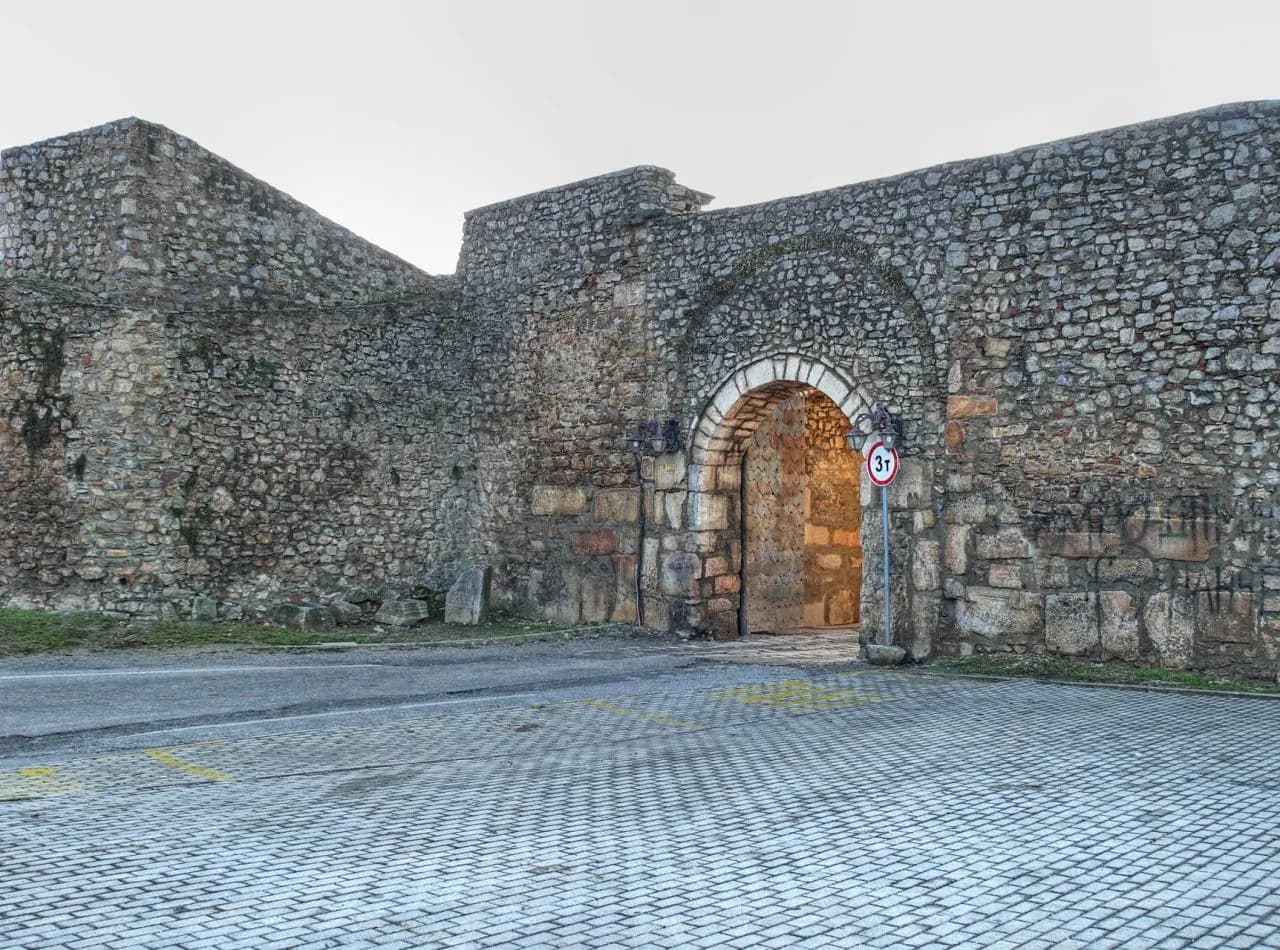 Upper Gate